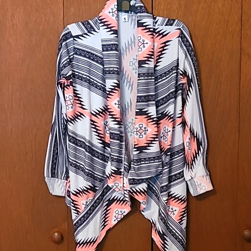 Myobe aztec shark tooth hem  white, black & peach  sweater Sz M